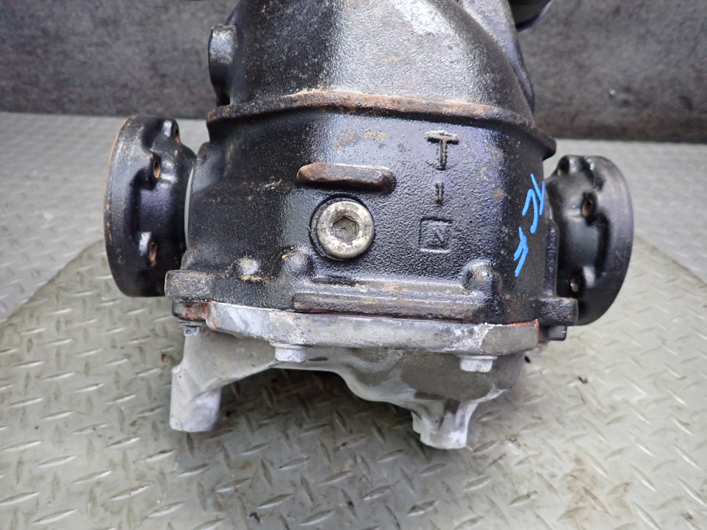 99-01 Toyota Crown JZS175 RWD A/T Rear Differential Carrier 3.727 Ratio OEM