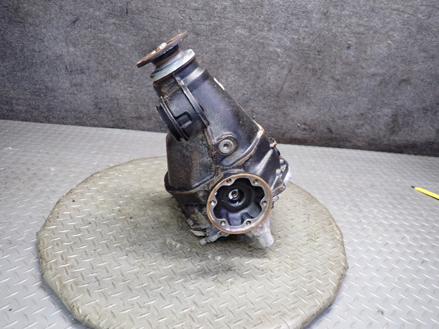 99-01 Toyota Crown JZS175 RWD A/T Rear Differential Carrier 3.727 Ratio OEM