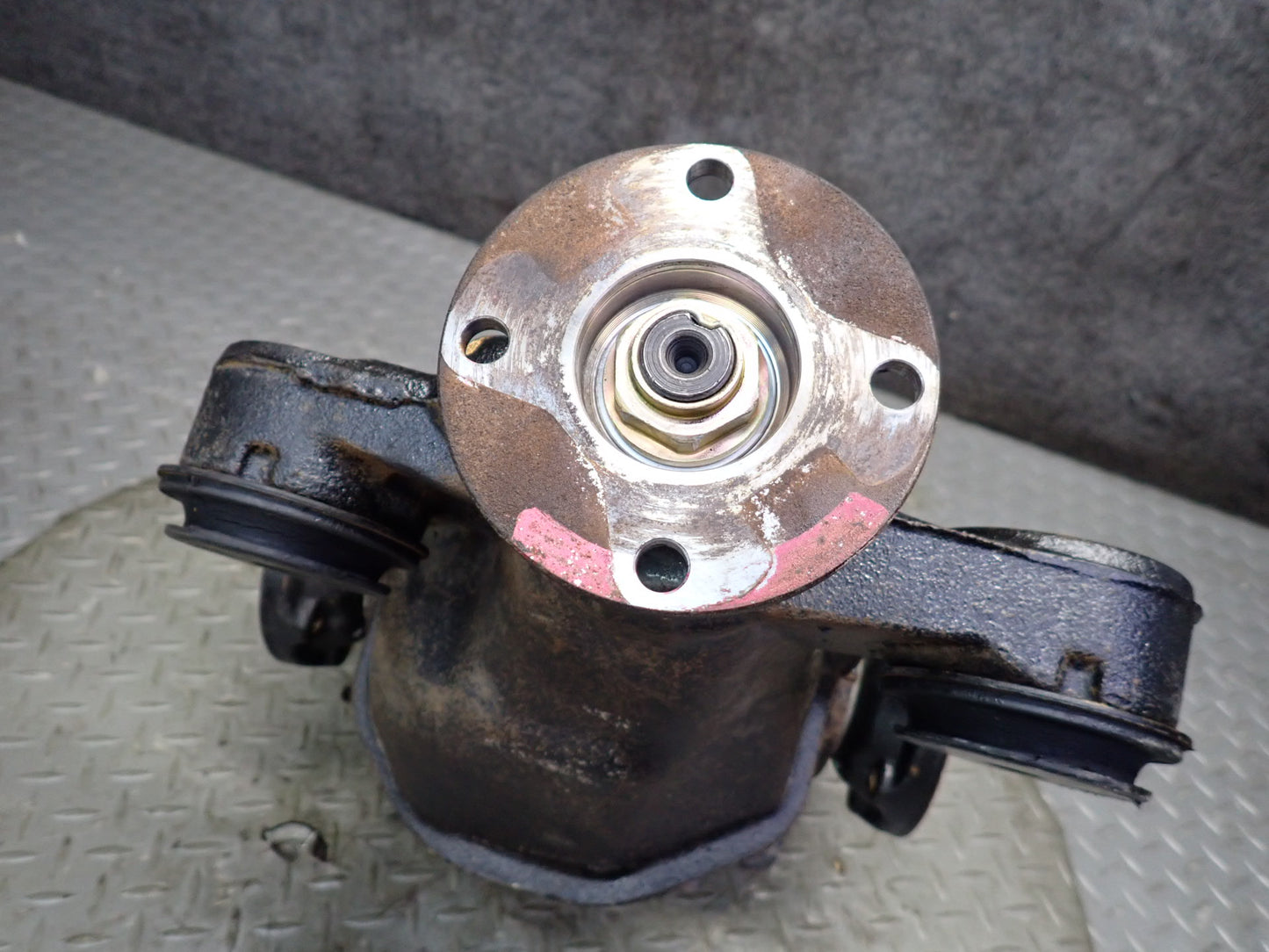 99-01 Toyota Crown JZS175 RWD A/T Rear Differential Carrier 3.727 Ratio OEM