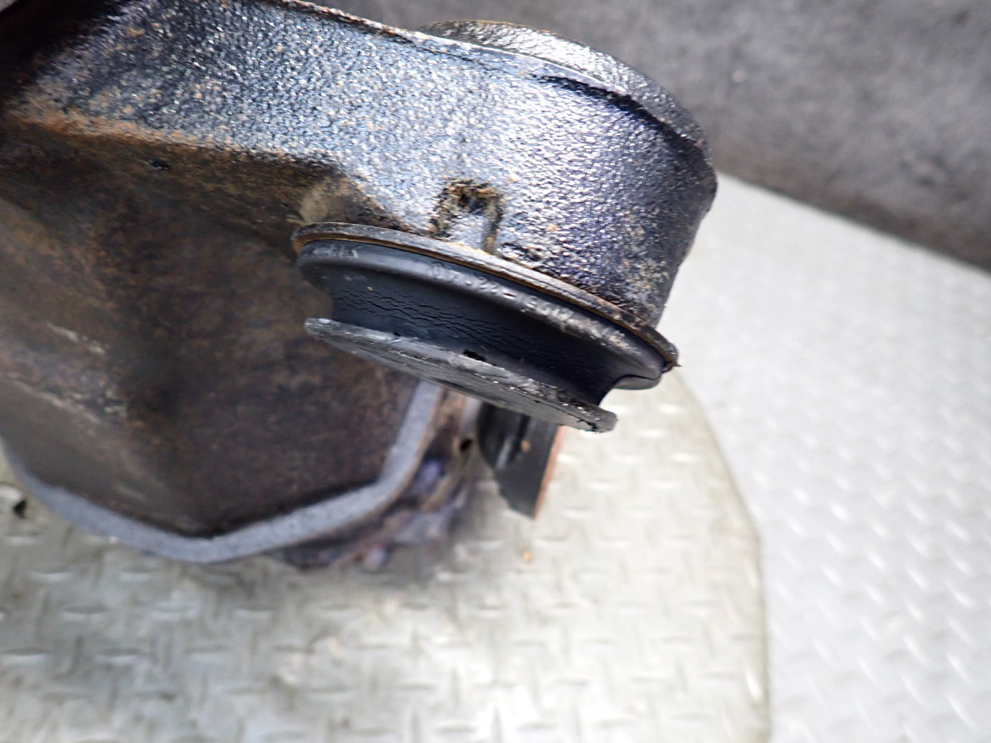 99-01 Toyota Crown JZS175 RWD A/T Rear Differential Carrier 3.727 Ratio OEM