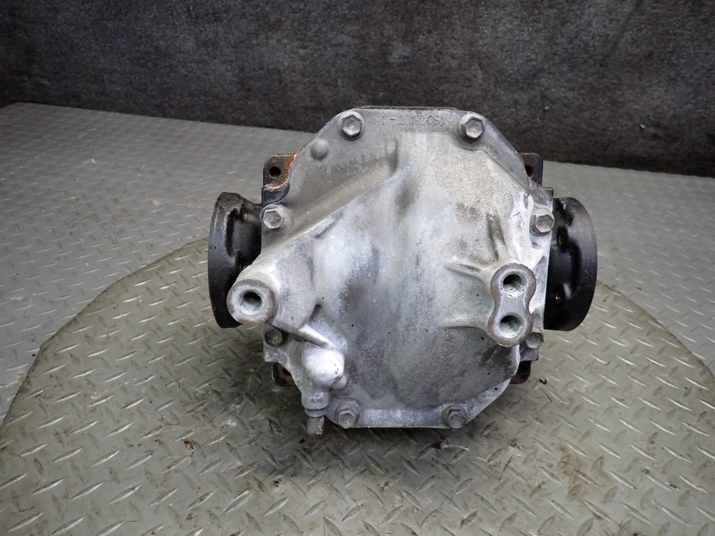 99-01 Toyota Crown JZS175 RWD A/T Rear Differential Carrier 3.727 Ratio OEM