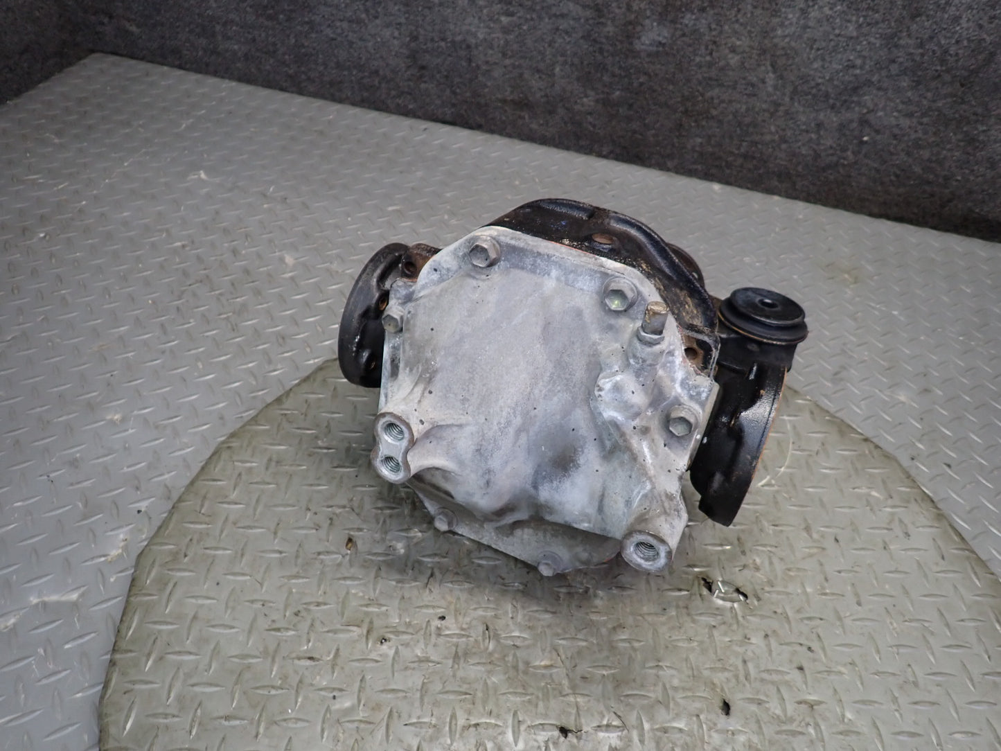 99-01 Toyota Crown JZS175 RWD A/T Rear Differential Carrier 3.727 Ratio OEM