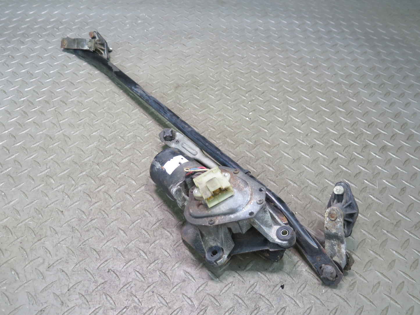 84-89 Nissan Z31 300ZX Windshield Wiper Transmission Linkage w Motor Set OEM