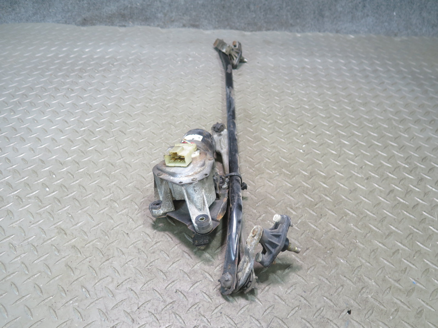 84-89 Nissan Z31 300ZX Windshield Wiper Transmission Linkage w Motor Set OEM