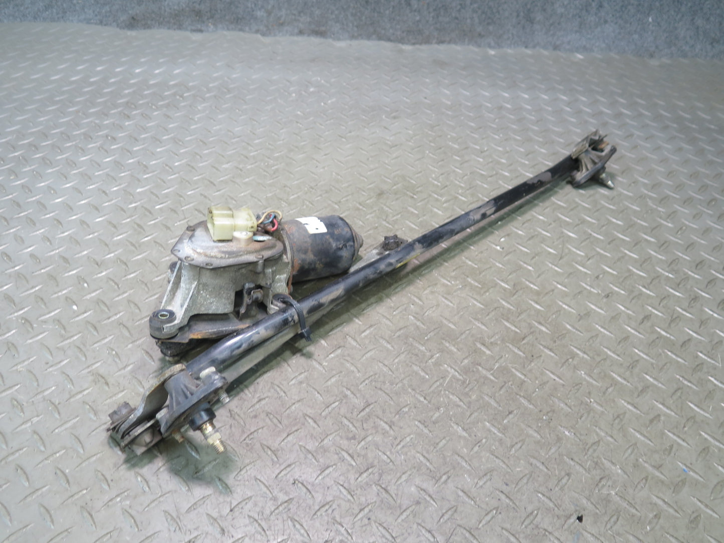 84-89 Nissan Z31 300ZX Windshield Wiper Transmission Linkage w Motor Set OEM
