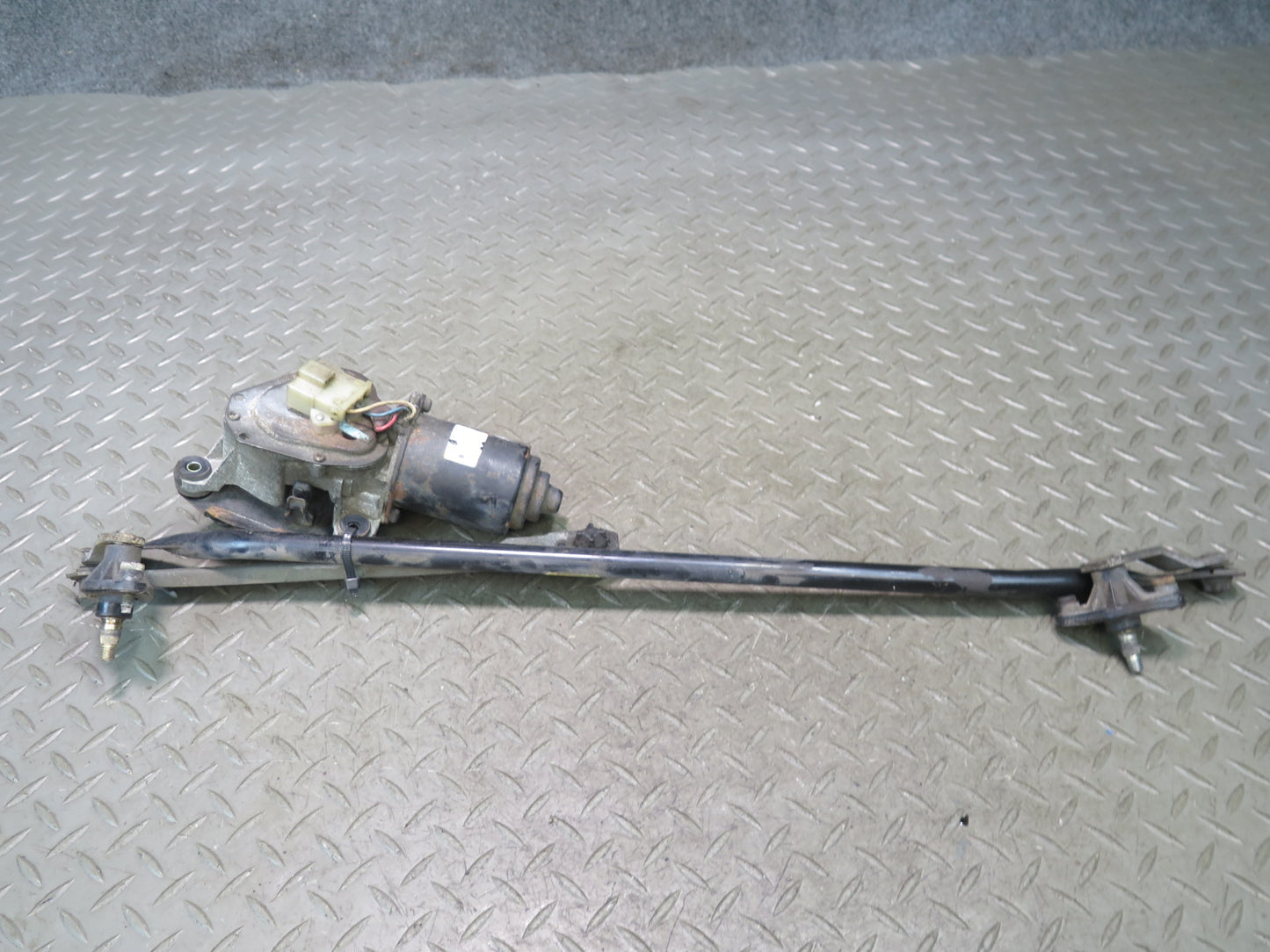 84-89 Nissan Z31 300ZX Windshield Wiper Transmission Linkage w Motor Set OEM