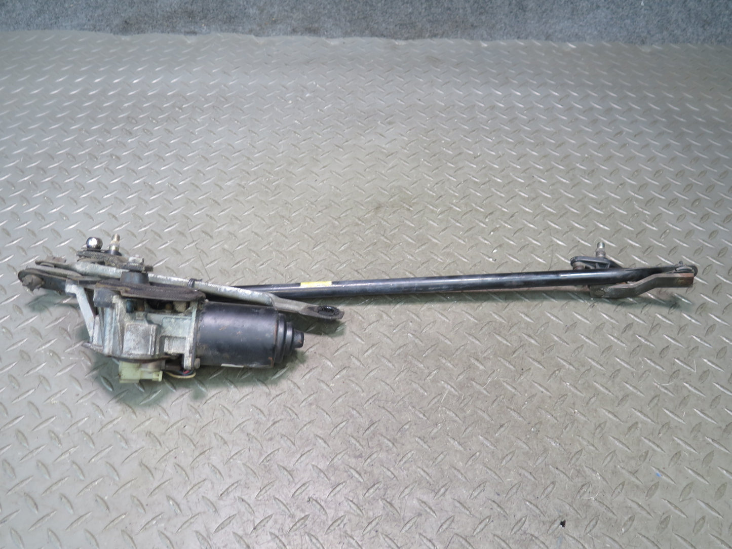 84-89 Nissan Z31 300ZX Windshield Wiper Transmission Linkage w Motor Set OEM