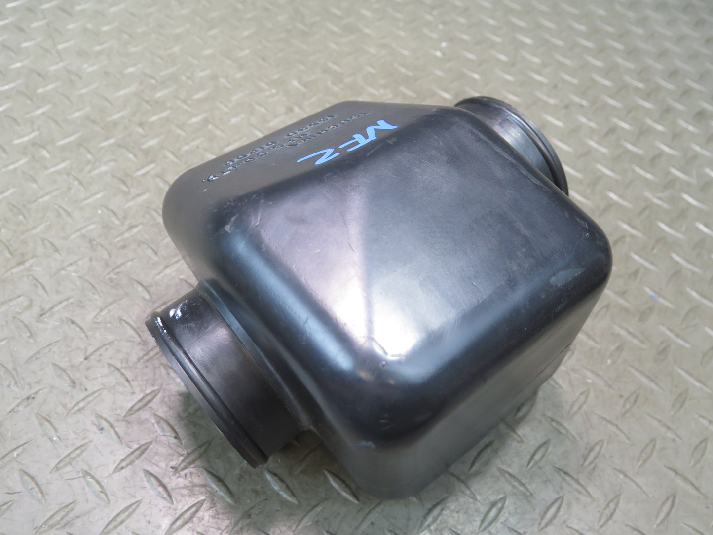 84-89 Nissan Z31 300ZX Air Intake Filter Resonator Box 16580-01P00 OEM