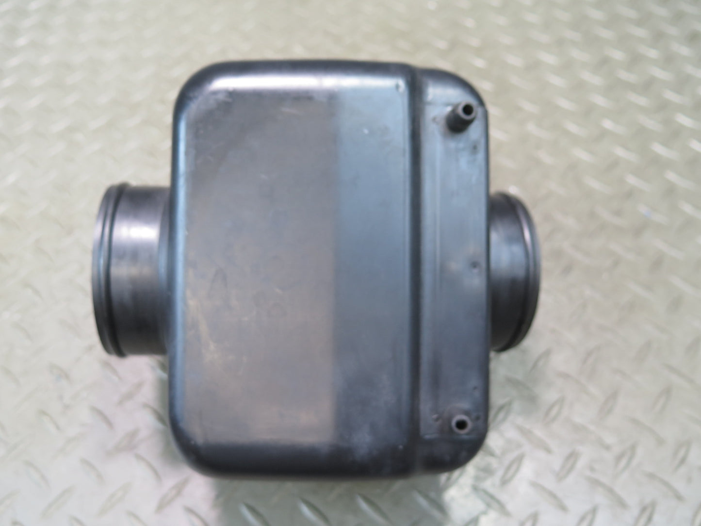 84-89 Nissan Z31 300ZX Air Intake Filter Resonator Box 16580-01P00 OEM