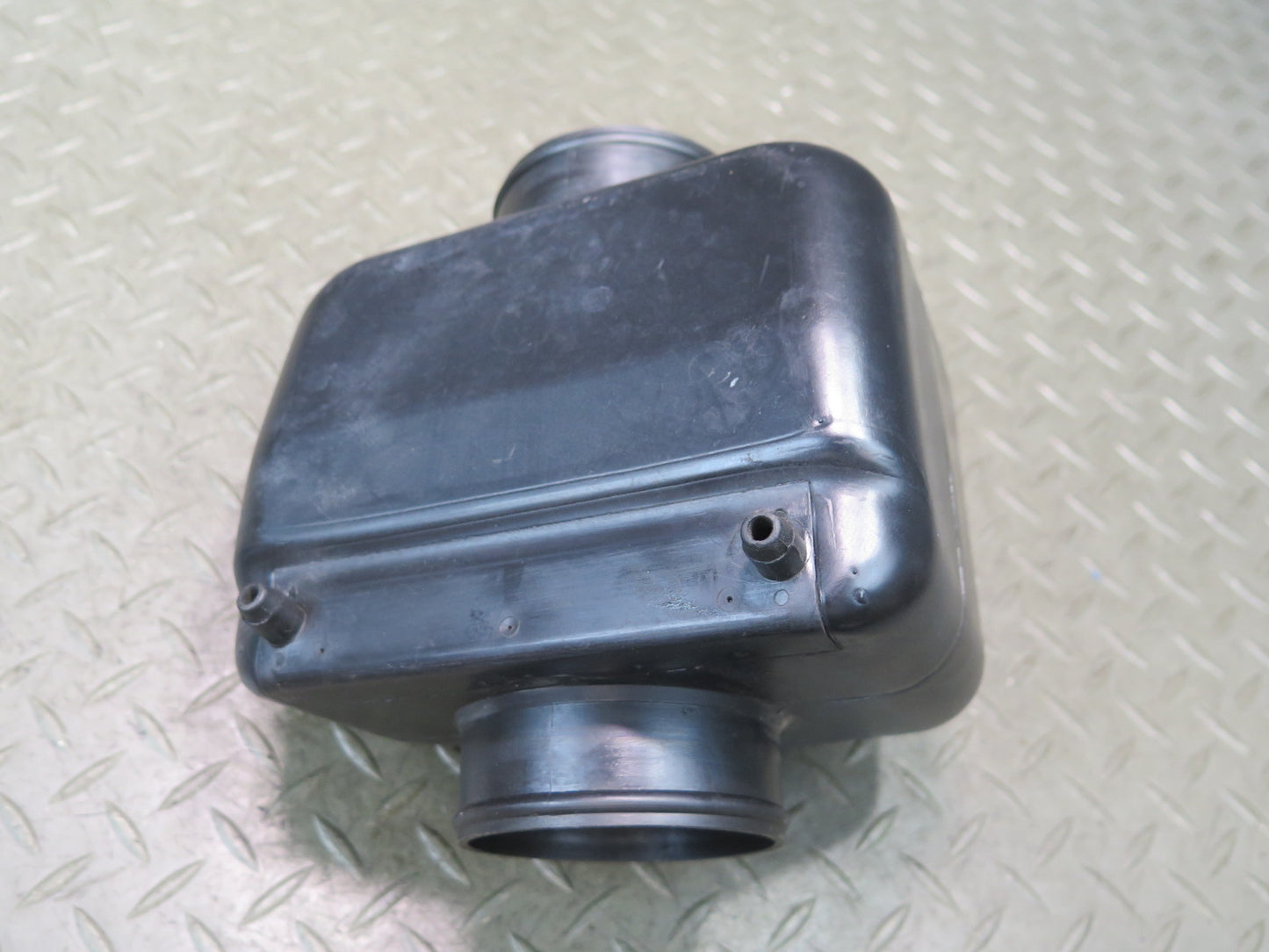 84-89 Nissan Z31 300ZX Air Intake Filter Resonator Box 16580-01P00 OEM