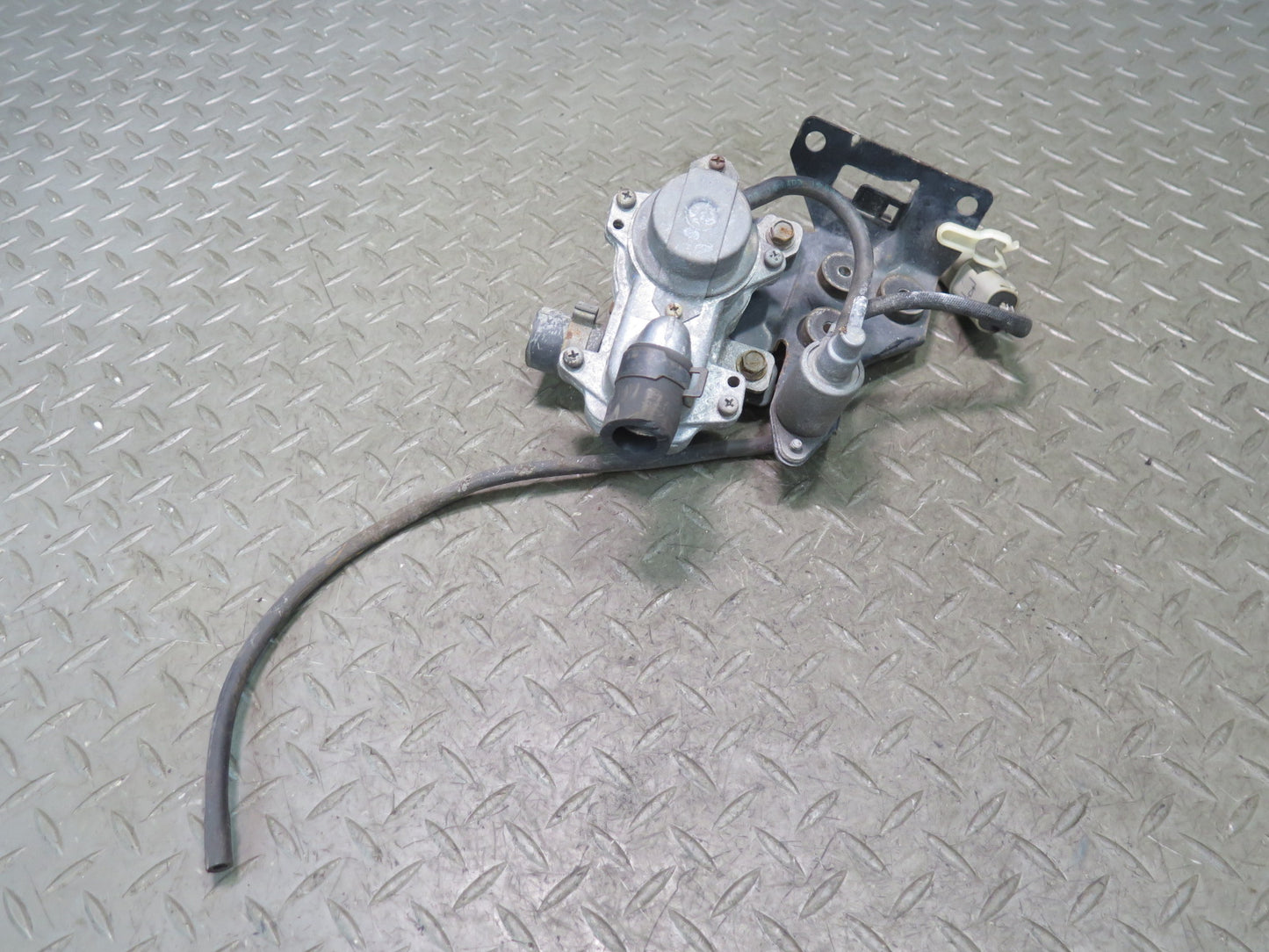 84-89 Nissan Z31 300ZX NON Turbo Auxiliary Air Injection Pump & Solenoid OEM