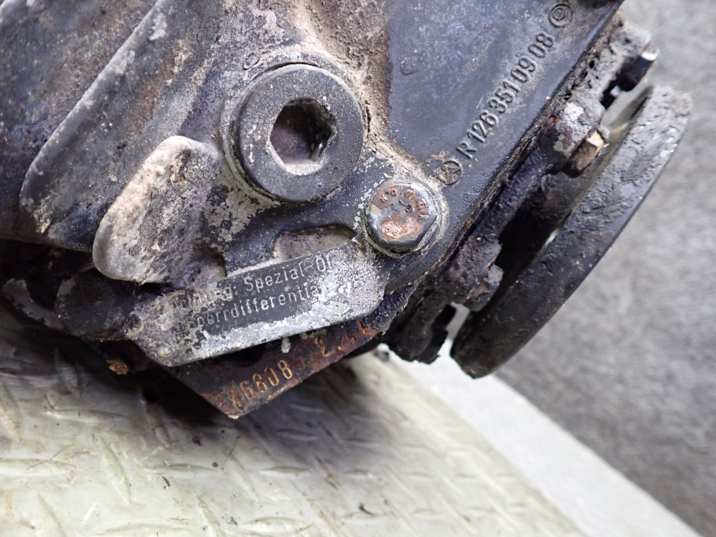 86-89 Mercedes R107 560SL Rear Differential Carrier 2.47 Ratio 86k Miles OEM