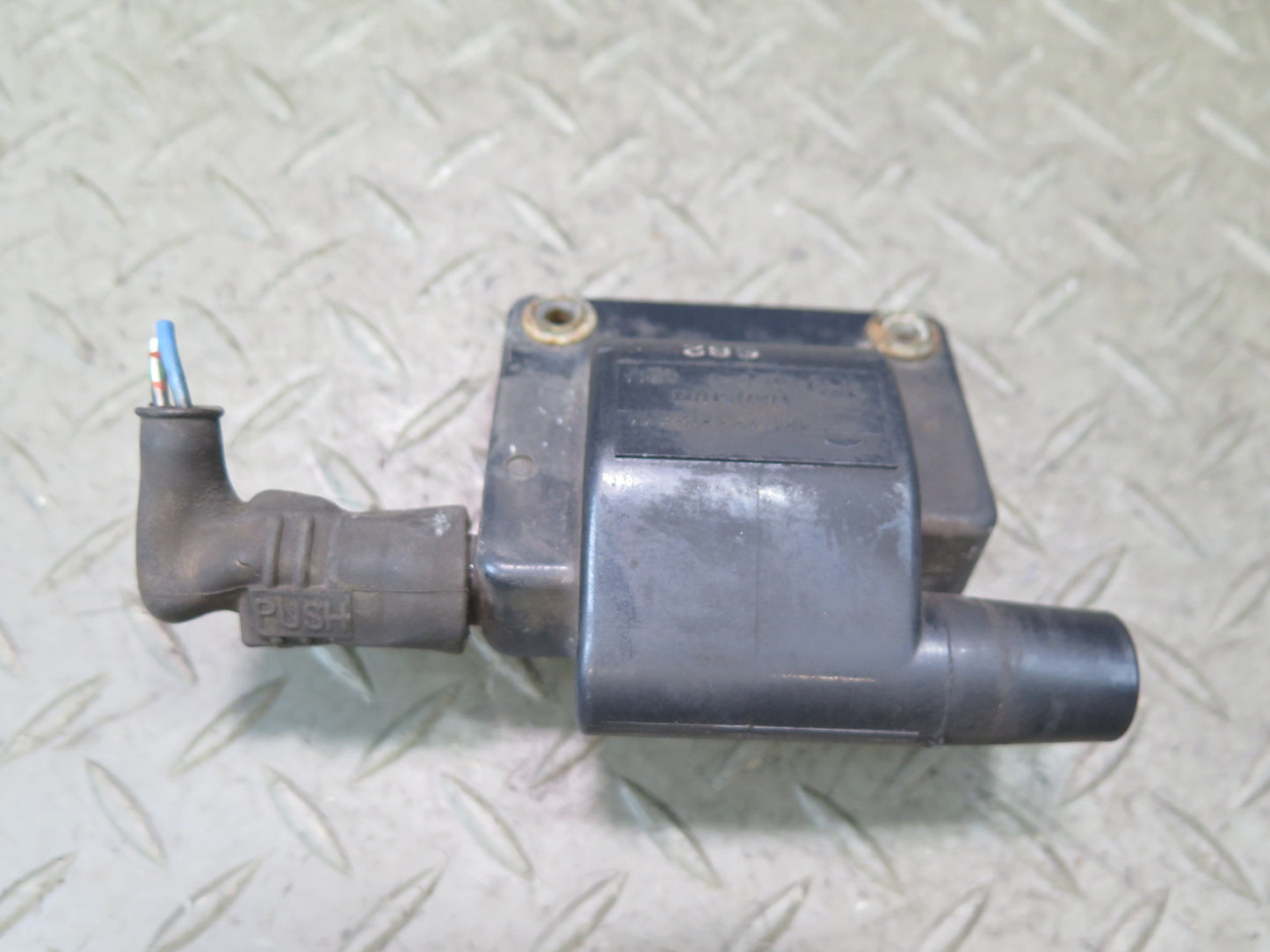 84-86 Nissan Z31 300ZX VG30E NON Turbo Ignition Coil OEM