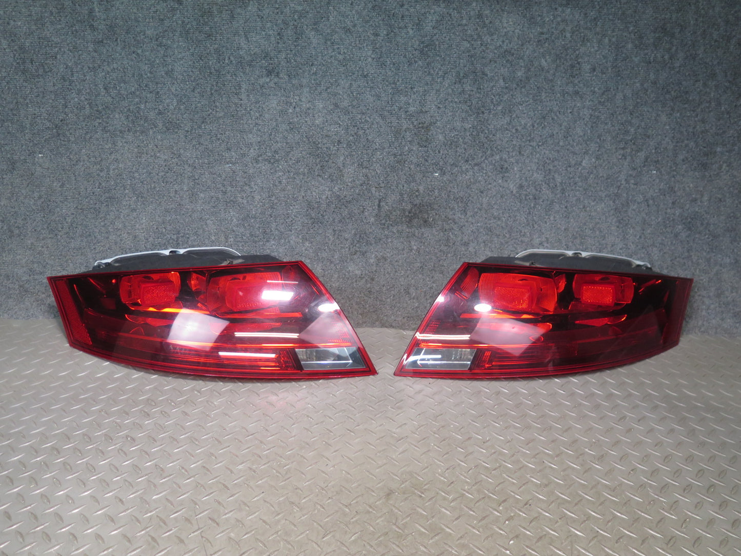08-15 Audi TT S 8J Quattro Rear Left & Right Tail Light Brake Stop Lamp Set OEM