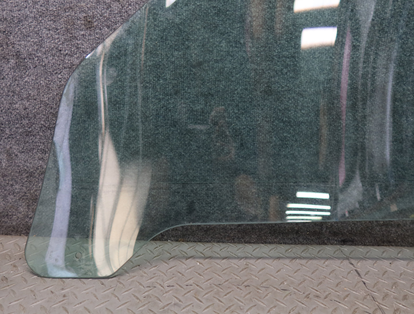 02-05 Ford Thunderbird Right Passenger Door Glass Window OEM