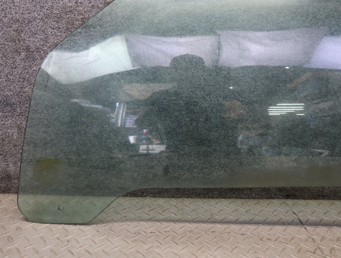 02-05 Ford Thunderbird Left Driver Door Glass Window OEM