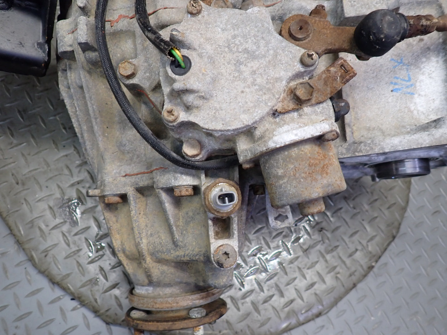 1996-1997 Lexus FZJ80L LX450 4.5L 4WD A/T Transfer Case Box Motor Assembly