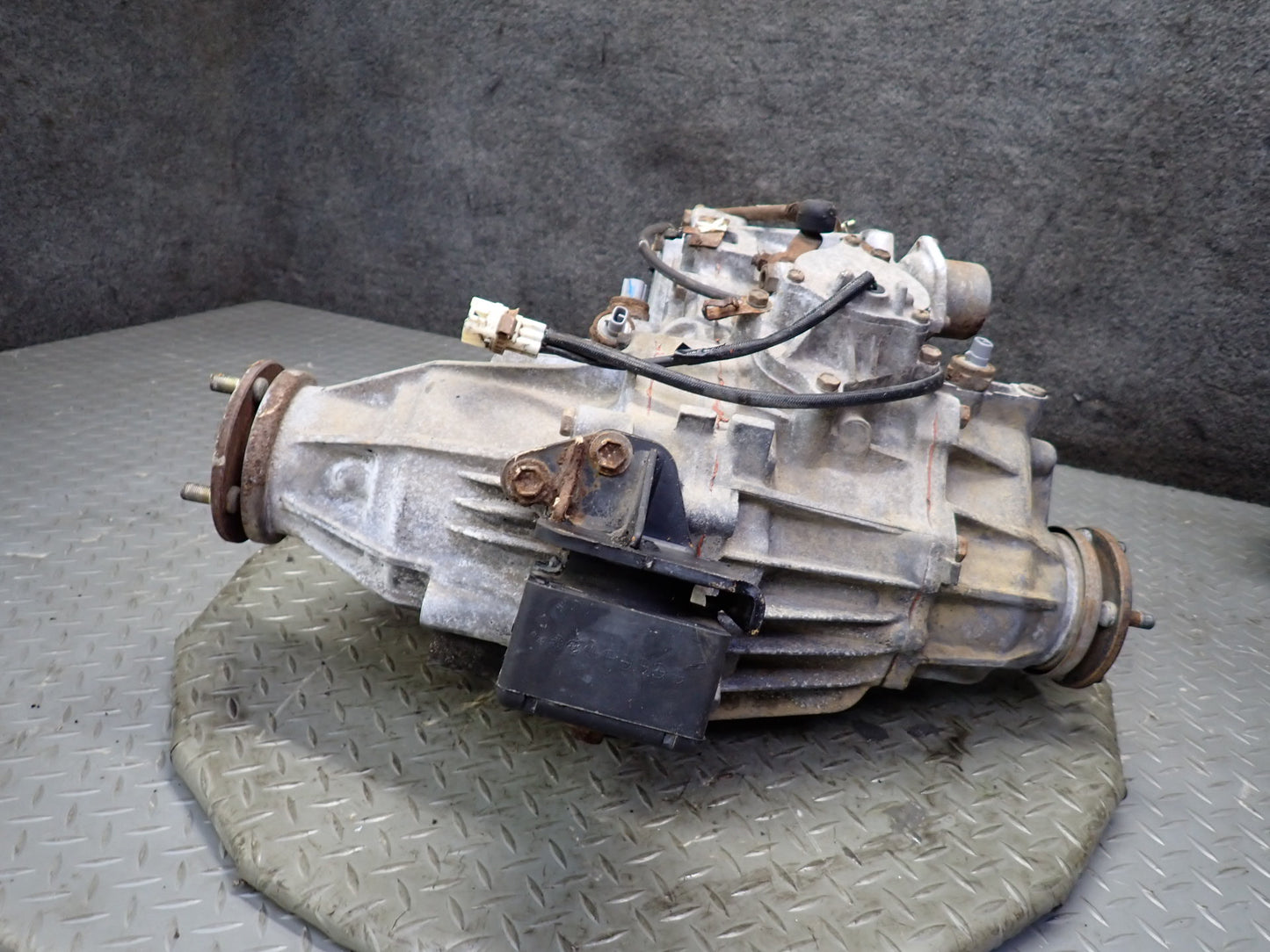 1996-1997 Lexus FZJ80L LX450 4.5L 4WD A/T Transfer Case Box Motor Assembly