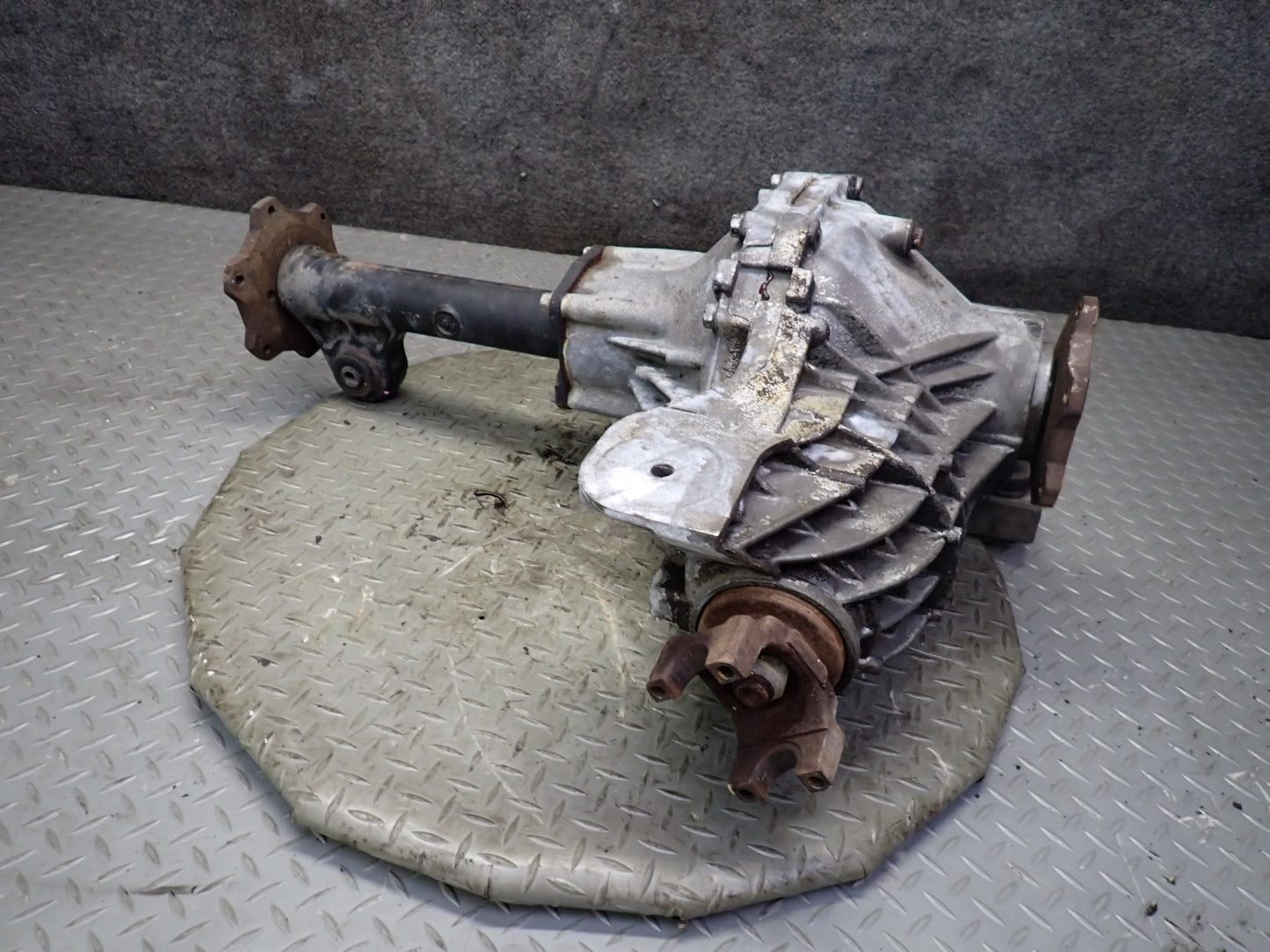 2003-2007 Hummer H2 4WD 4x4 Front Differential Carrier 4.10 Ratio