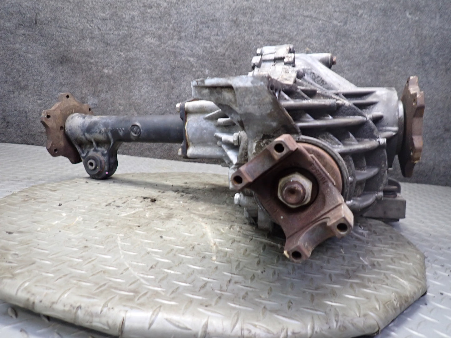 2003-2007 Hummer H2 4WD 4x4 Front Differential Carrier 4.10 Ratio