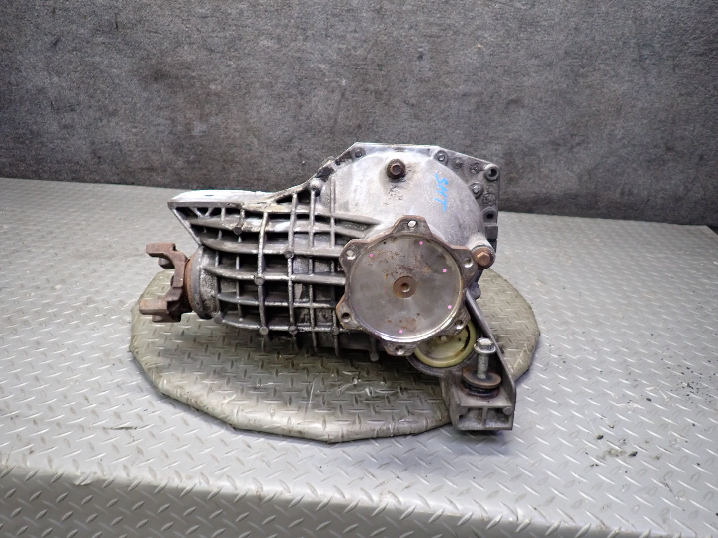 2003-2007 Hummer H2 4WD 4x4 Front Differential Carrier 4.10 Ratio
