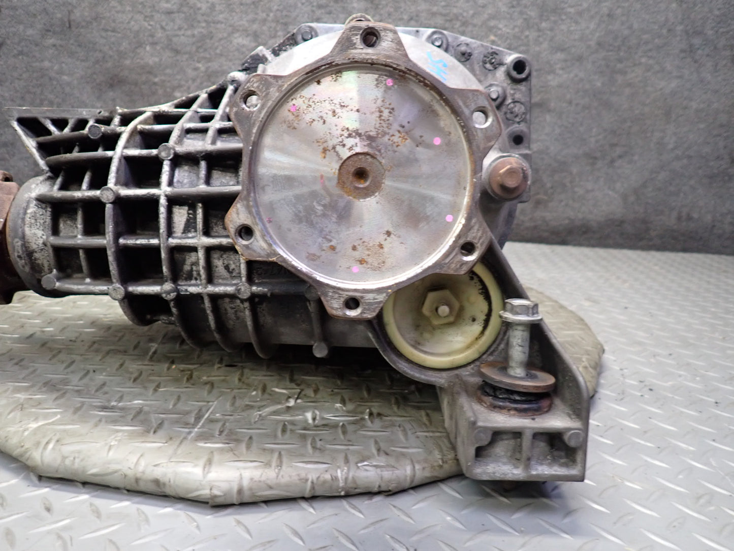 2003-2007 Hummer H2 4WD 4x4 Front Differential Carrier 4.10 Ratio