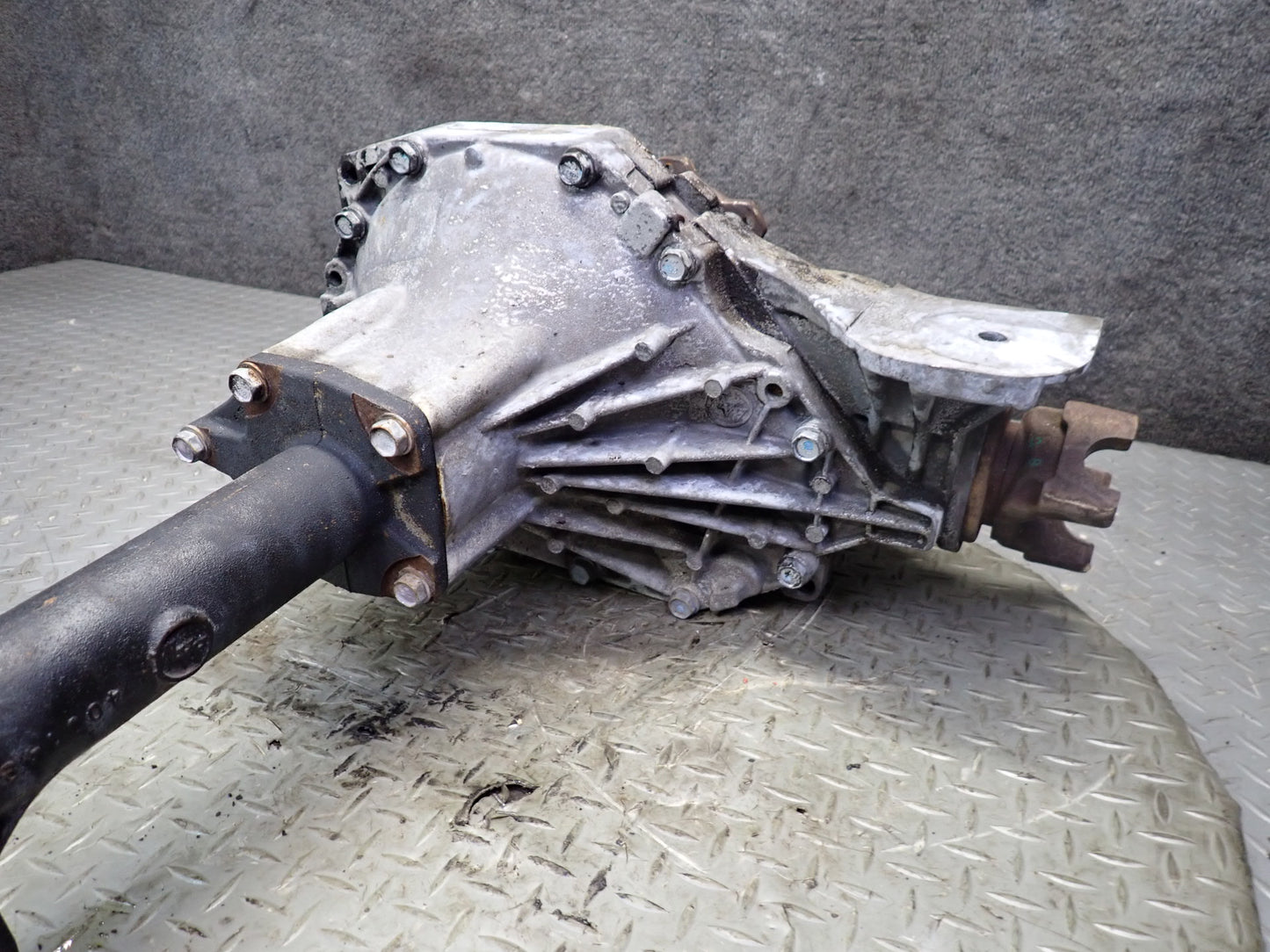 2003-2007 Hummer H2 4WD 4x4 Front Differential Carrier 4.10 Ratio