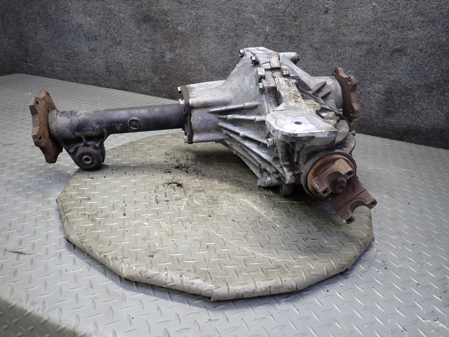 2003-2007 Hummer H2 4WD 4x4 Front Differential Carrier 4.10 Ratio