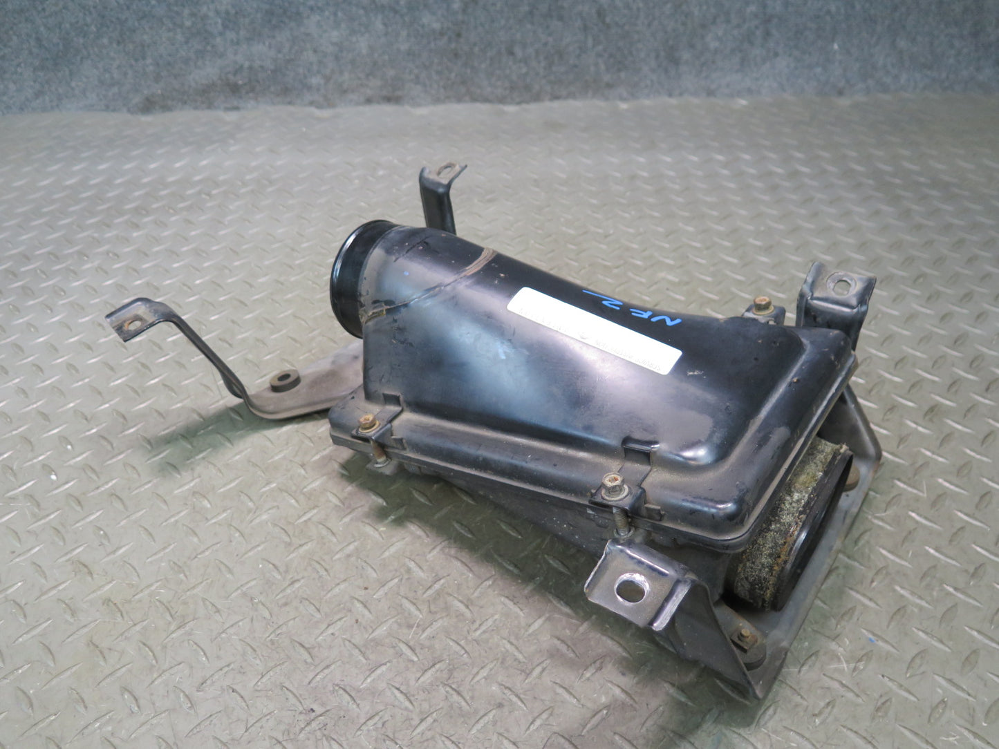 84-89 Nissan Z31 300ZX NON Turbo Air Intake Cleaner Filter Box w Mount OEM