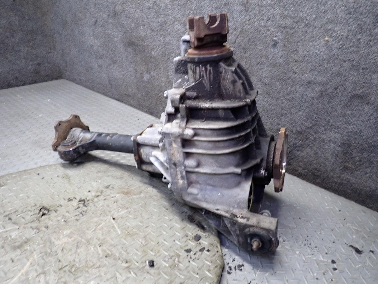 2003-2007 Hummer H2 4WD 4x4 Front Differential Carrier 4.10 Ratio