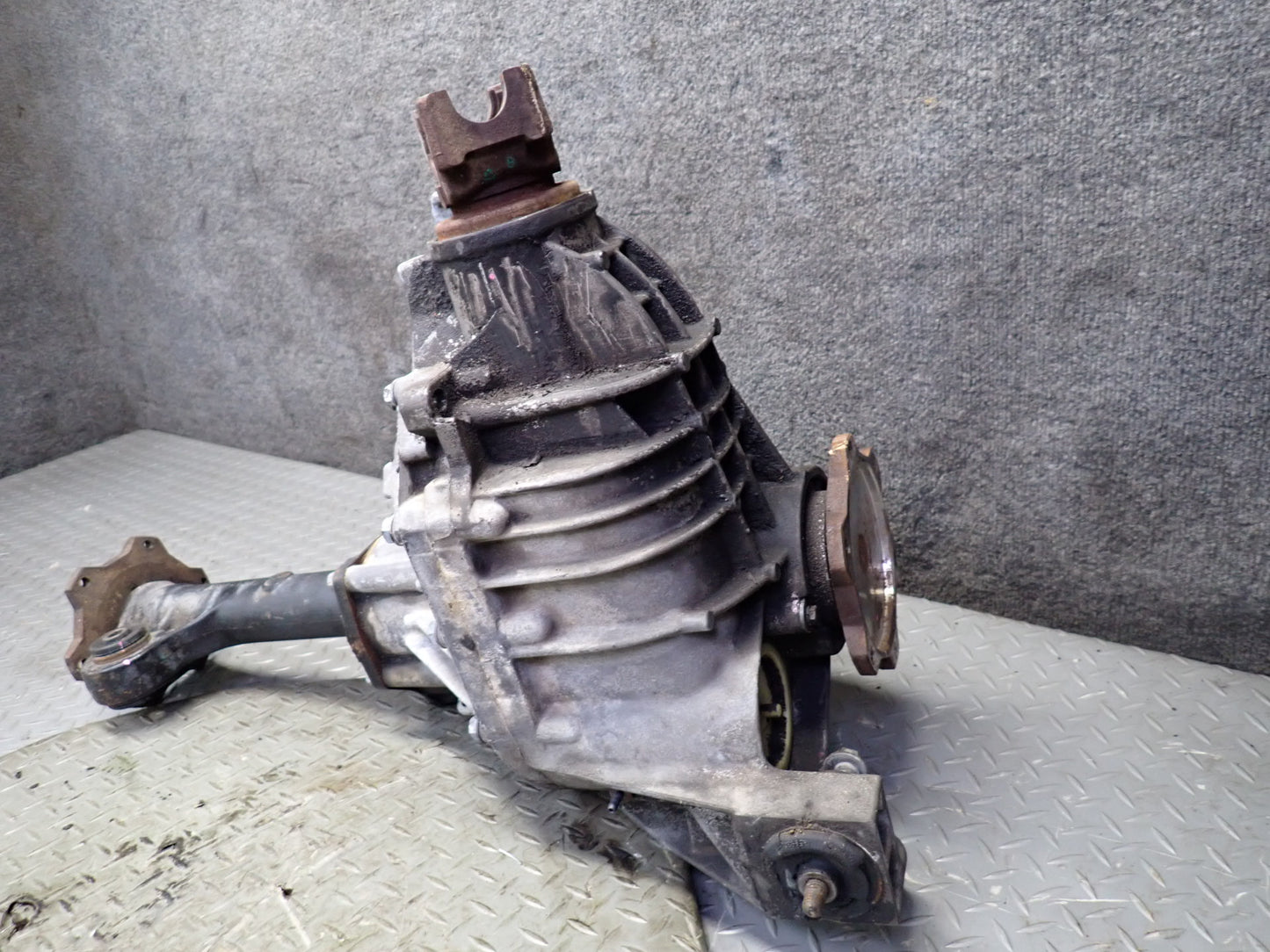2003-2007 Hummer H2 4WD 4x4 Front Differential Carrier 4.10 Ratio