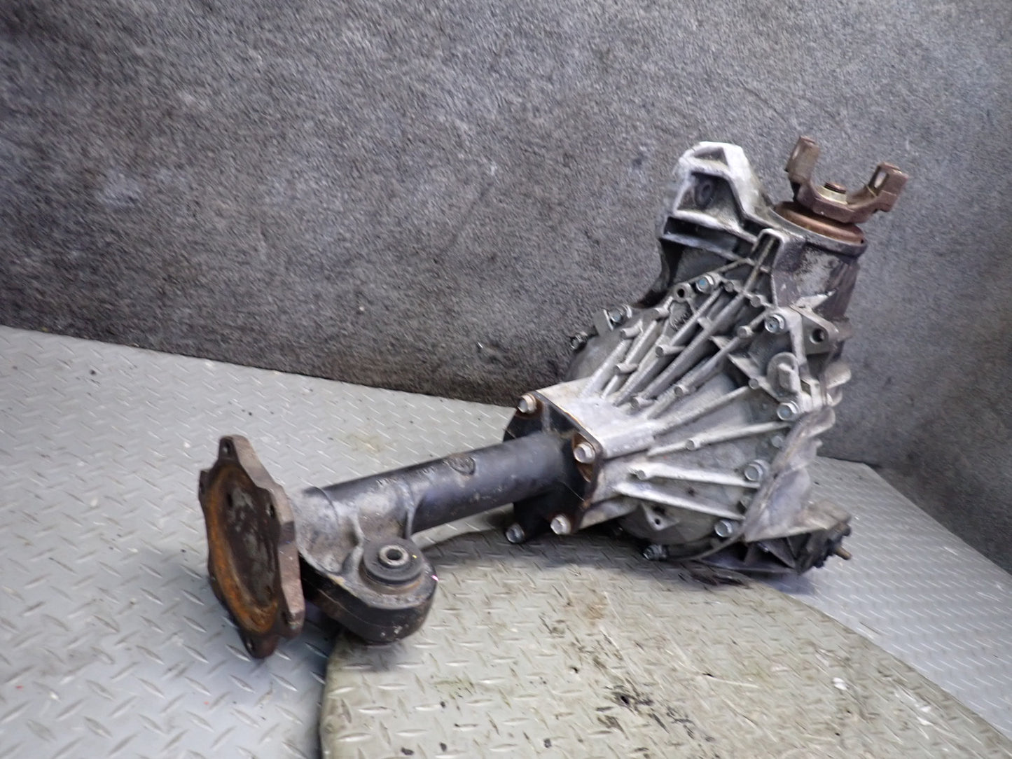 2003-2007 Hummer H2 4WD 4x4 Front Differential Carrier 4.10 Ratio