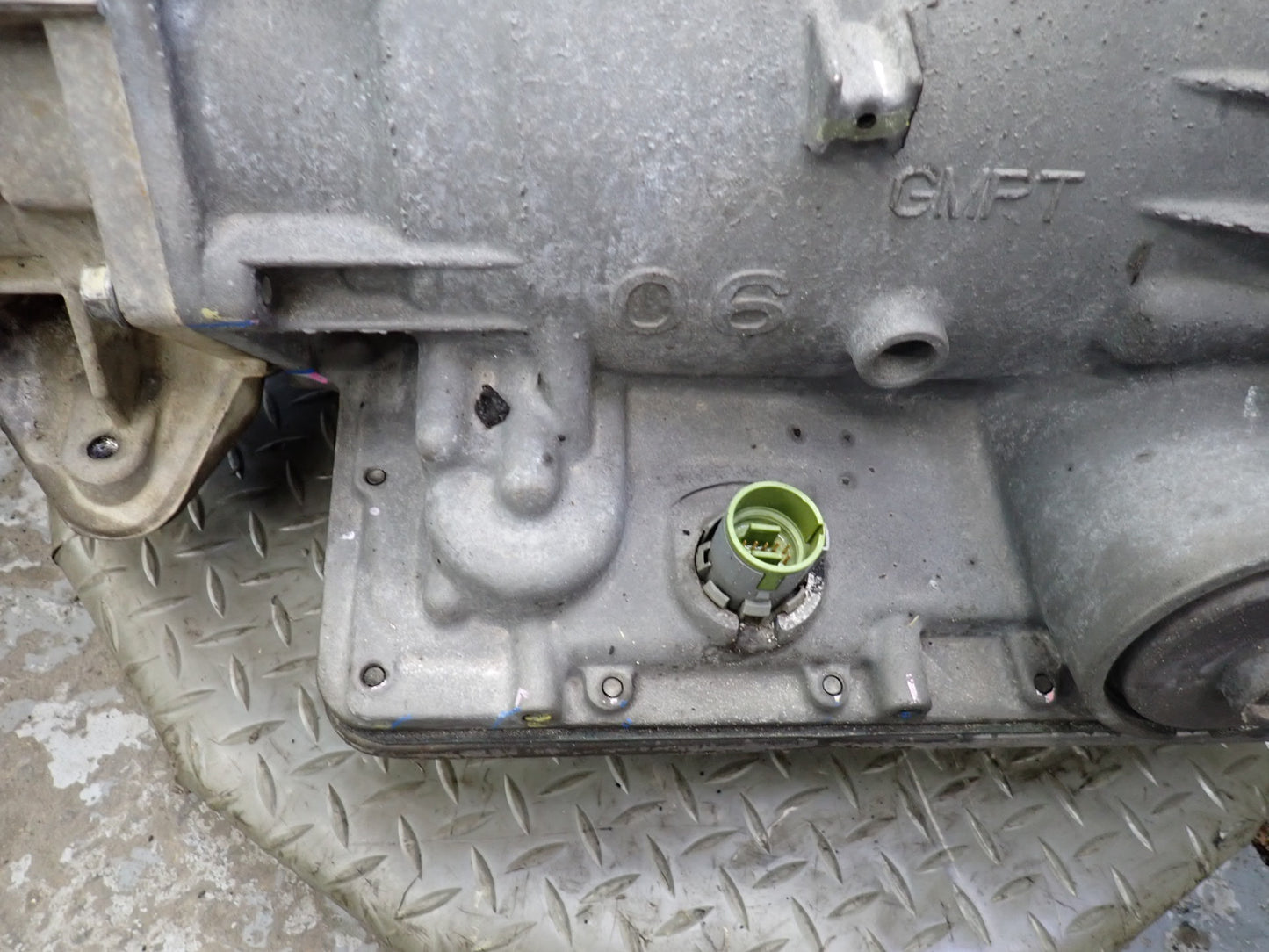 2004 Hummer H2 4WD 4L65E A/T 4-SPEED Automatic Transmission w Oil Stick