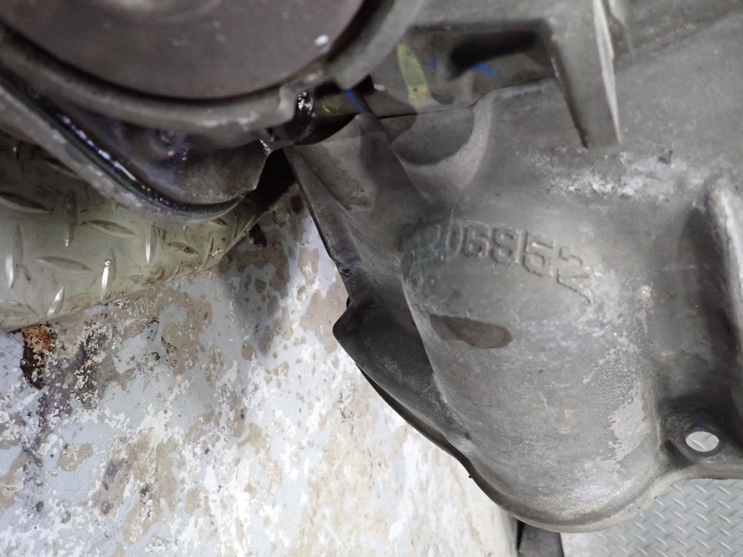2004 Hummer H2 4WD 4L65E A/T 4-SPEED Automatic Transmission w Oil Stick