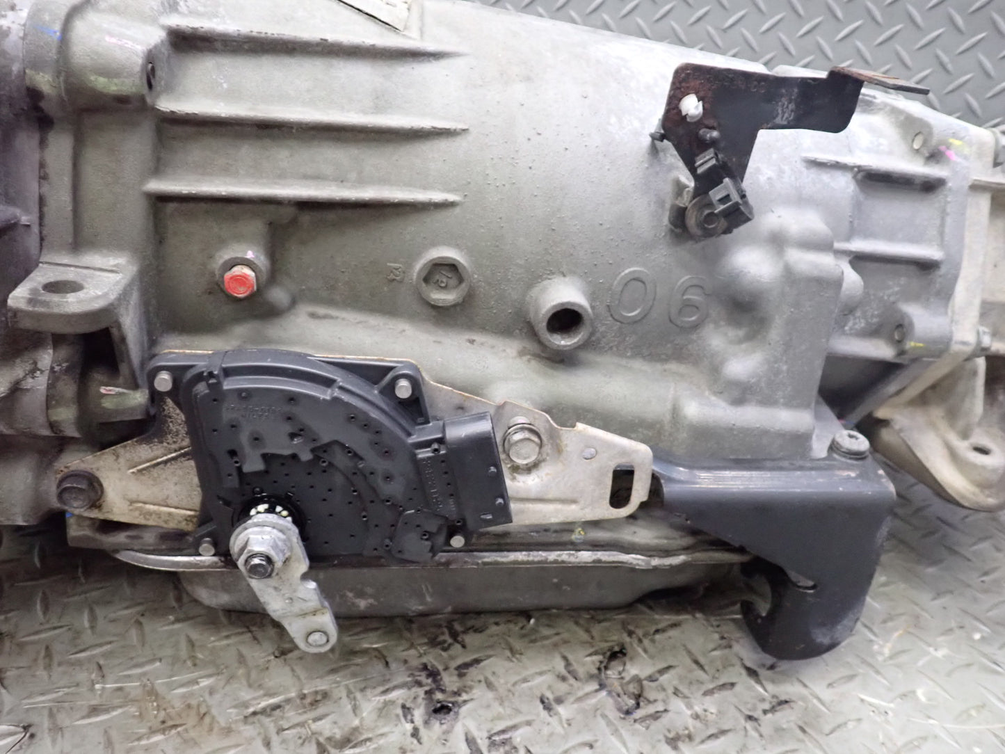 2004 Hummer H2 4WD 4L65E A/T 4-SPEED Automatic Transmission w Oil Stick