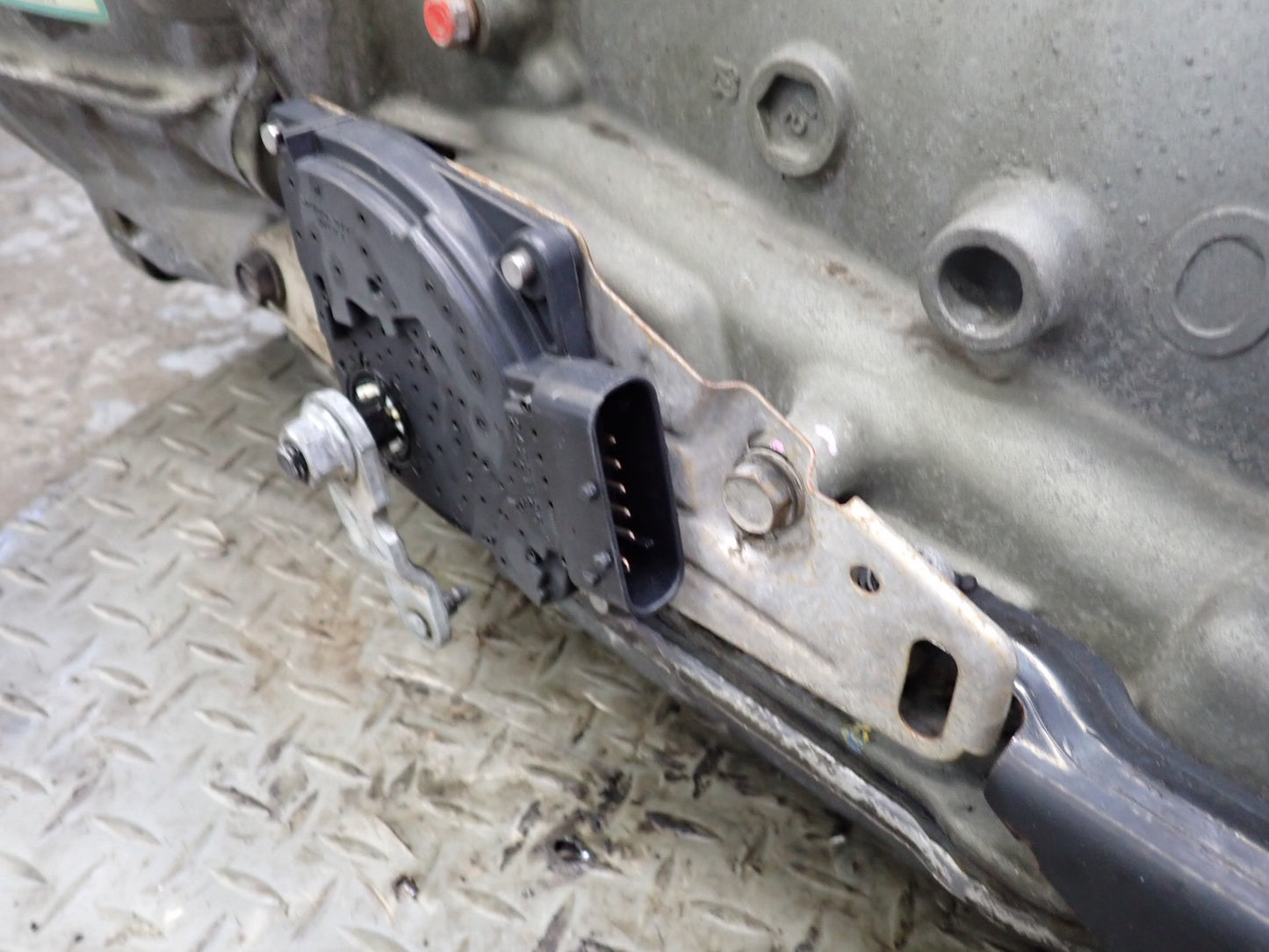 2004 Hummer H2 4WD 4L65E A/T 4-SPEED Automatic Transmission w Oil Stick