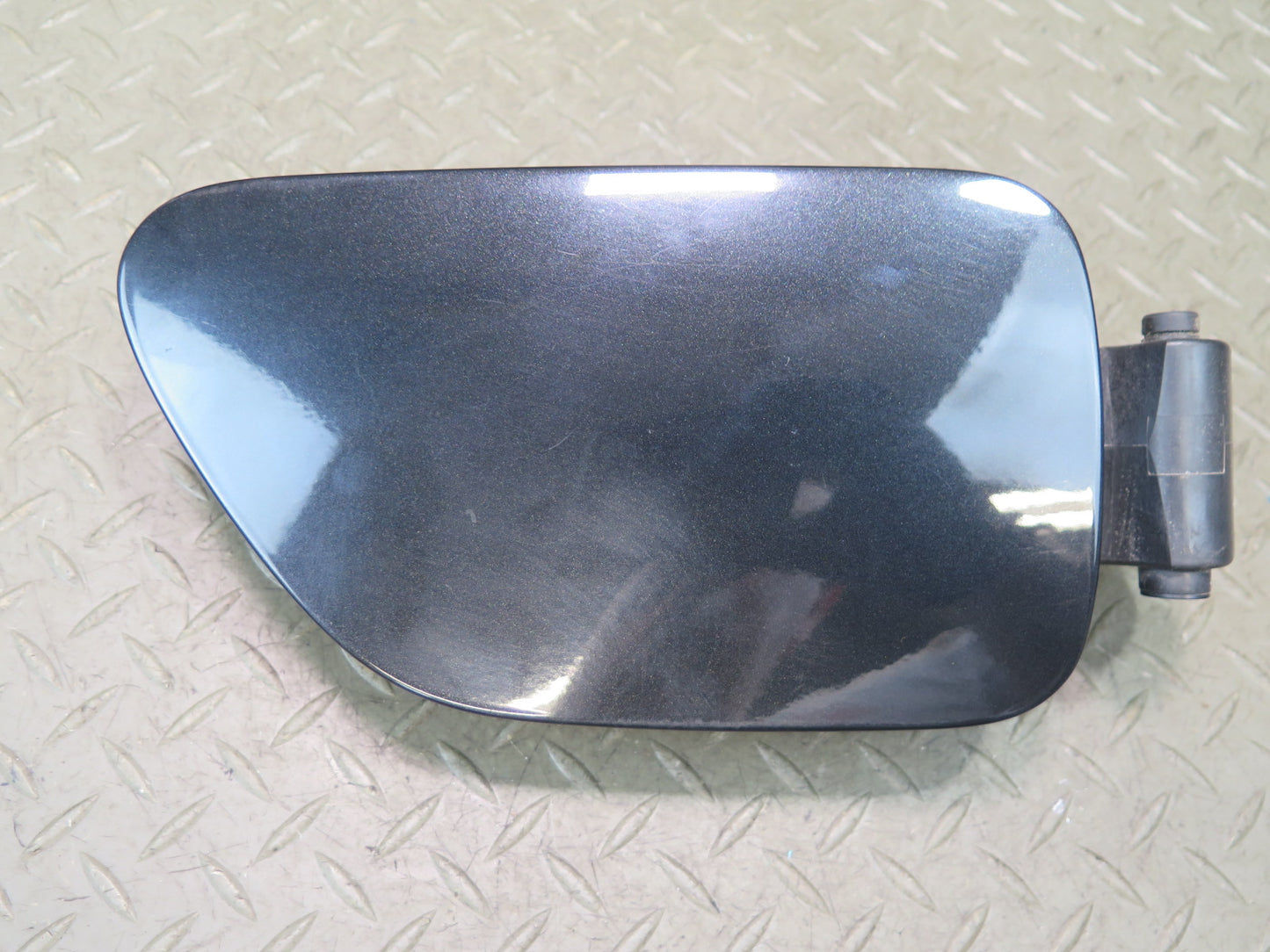 2006-2010 BMW E63 E64 M6 Fuel Tank Filler Door Lid w Hinge 7009382