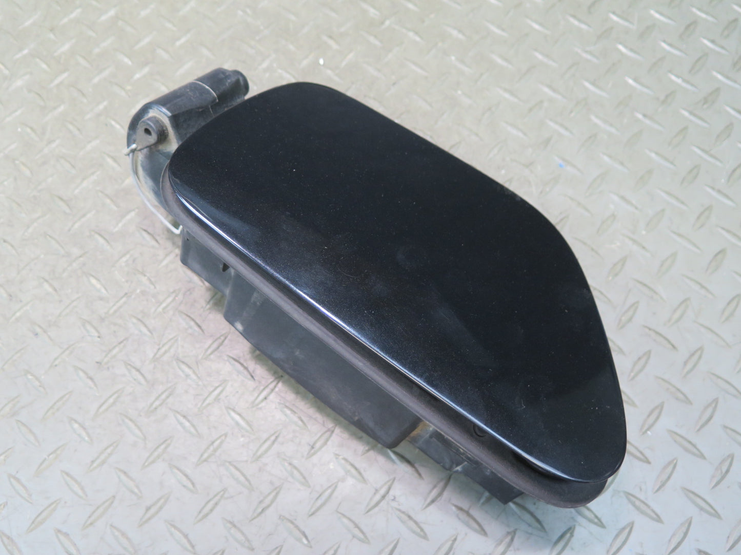 2006-2010 BMW E63 E64 M6 Fuel Tank Filler Door Lid w Hinge 7009382