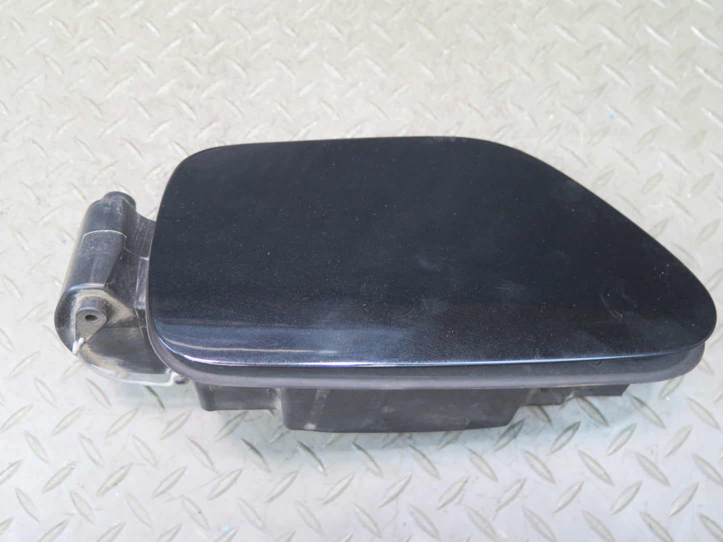 2006-2010 BMW E63 E64 M6 Fuel Tank Filler Door Lid w Hinge 7009382
