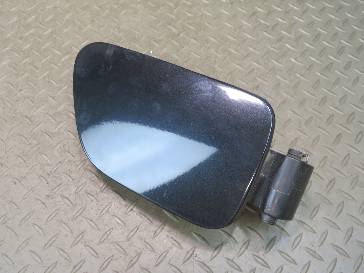 2006-2010 BMW E63 E64 M6 Fuel Tank Filler Door Lid w Hinge 7009382