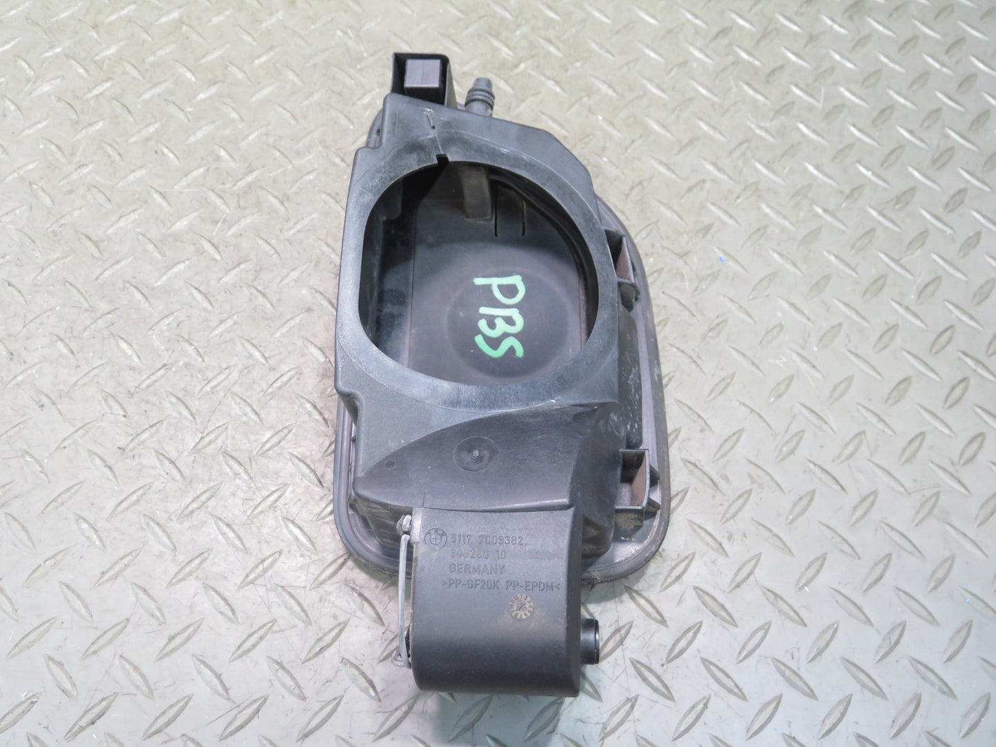 2006-2010 BMW E63 E64 M6 Fuel Tank Filler Door Lid w Hinge 7009382