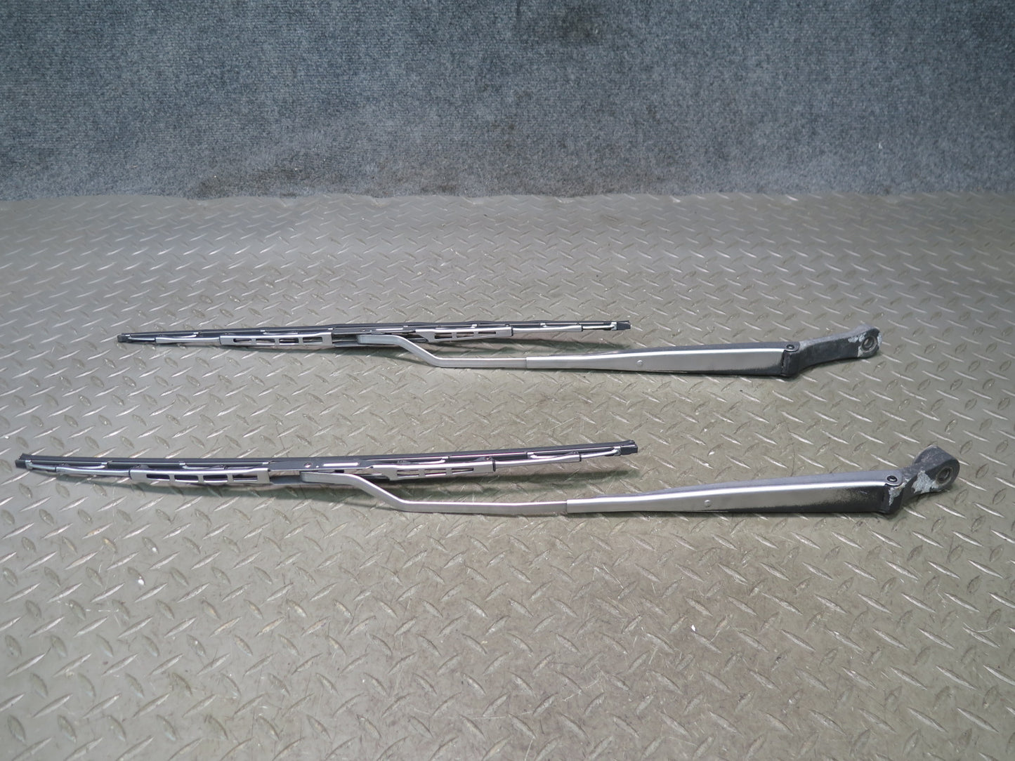 84-89 Nissan Z31 300ZX Set of 2 Front Windshield Left & Right Wiper Arm OEM