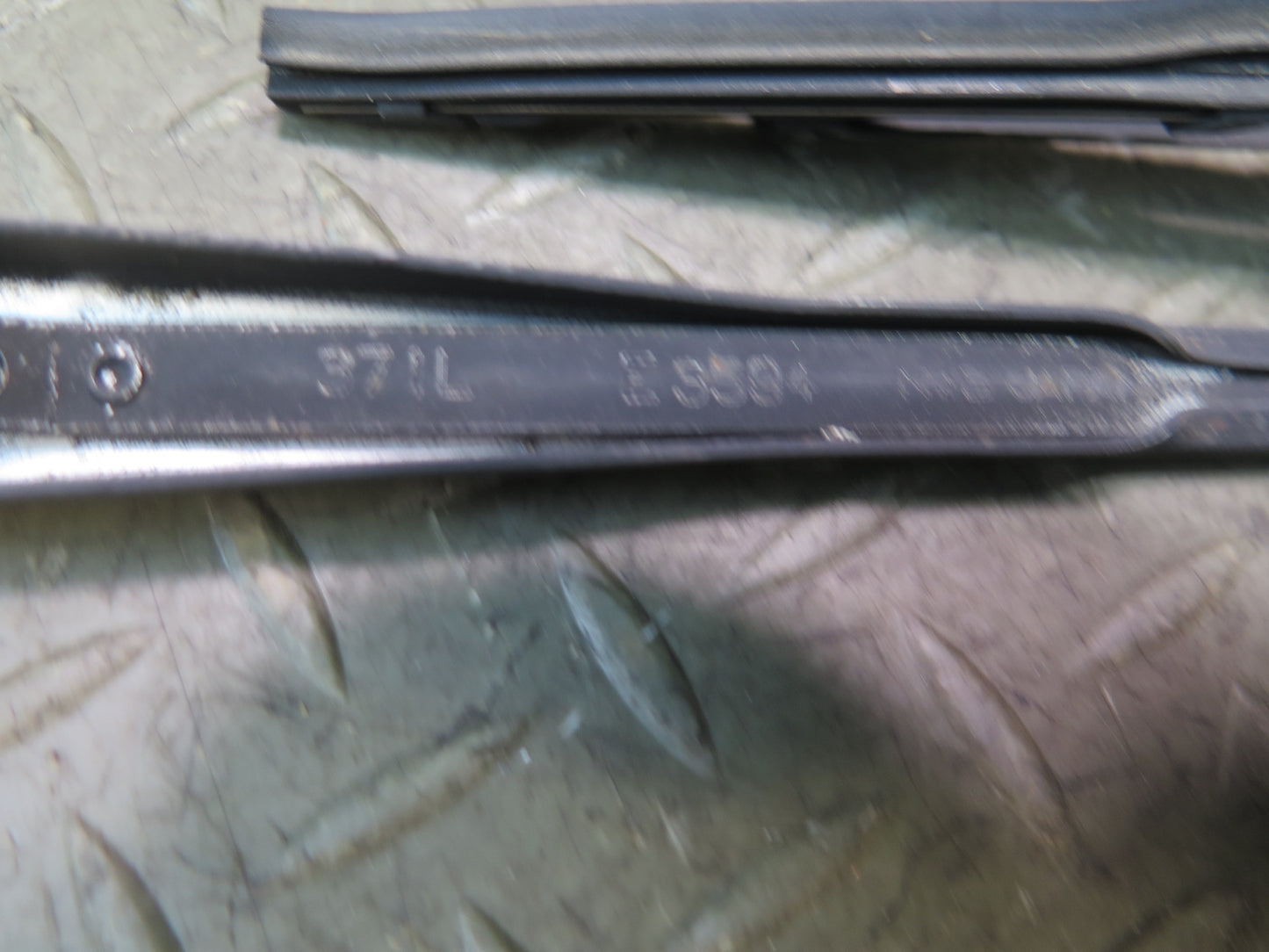 84-89 Nissan Z31 300ZX Set of 2 Front Windshield Left & Right Wiper Arm OEM