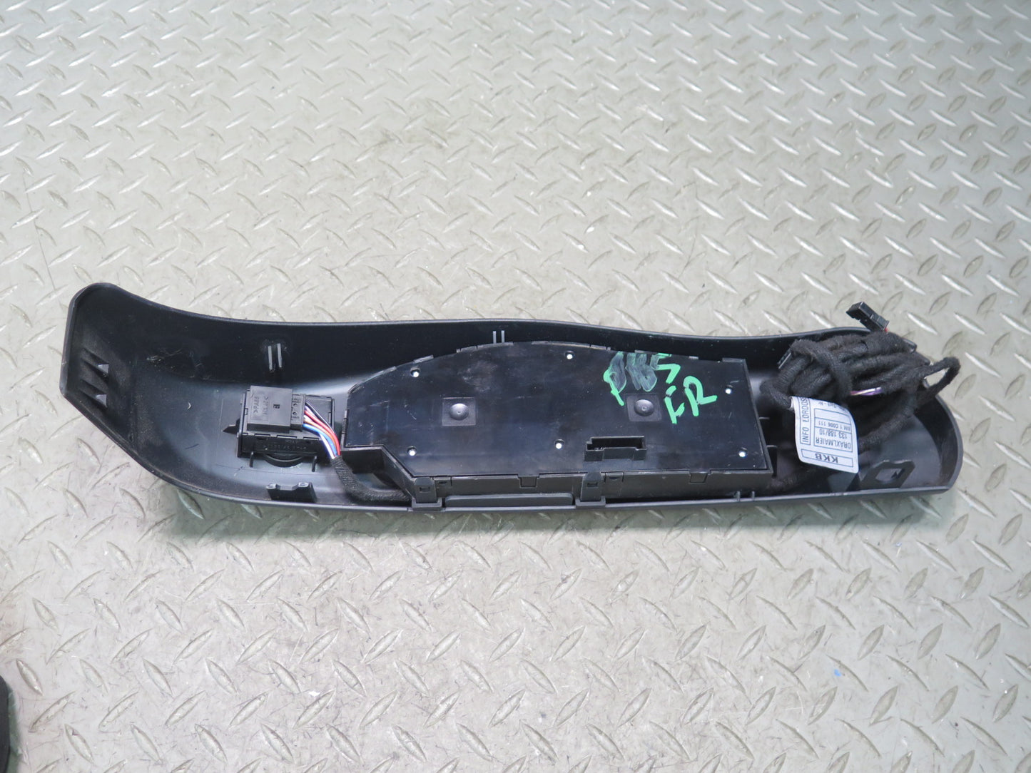 2006-2008 BMW E64 M6 Convertible Front Right Seat Adjust Backrest Switch Set