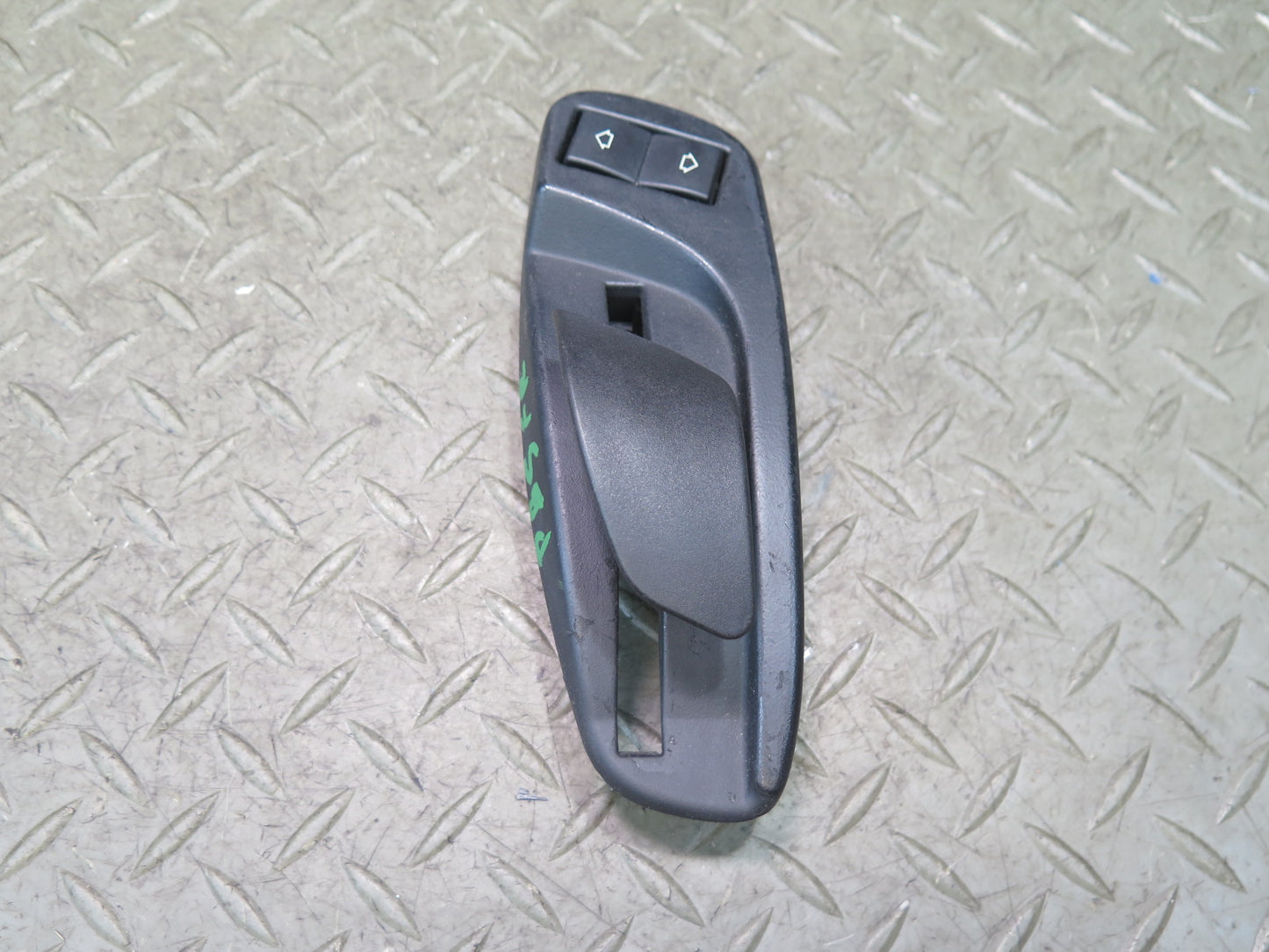 2006-2008 BMW E64 M6 Convertible Front Right Seat Adjust Backrest Switch Set