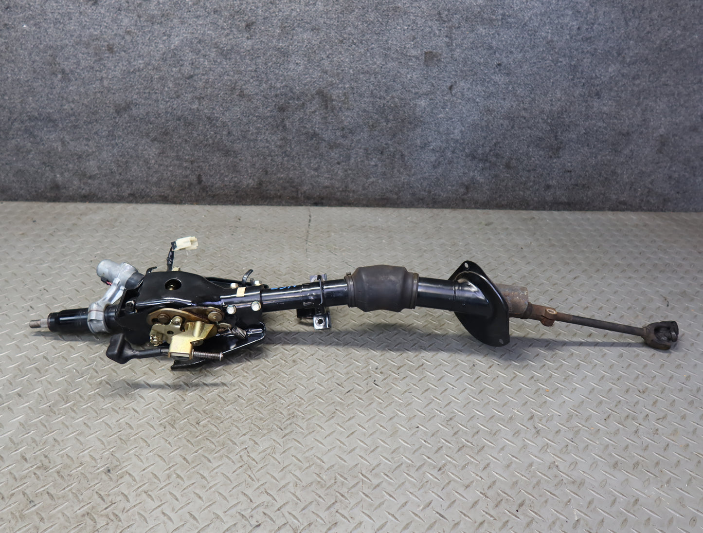 84-86 Nissan Z31 300ZX NON Turbo Steering Column w U Joint Shaft Assembly OEM