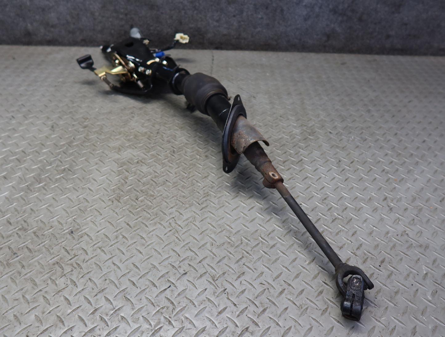 84-86 Nissan Z31 300ZX NON Turbo Steering Column w U Joint Shaft Assembly OEM