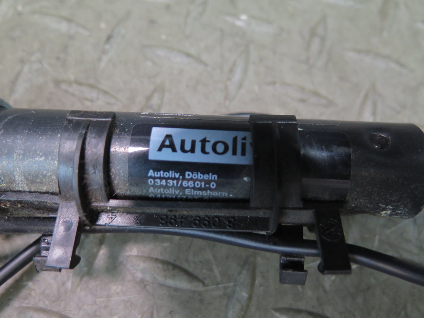 04-07 BMW E64 M6 FRONT LEFT DRIVER SIDE SEATBELT BUCKLE 6982525 OEM