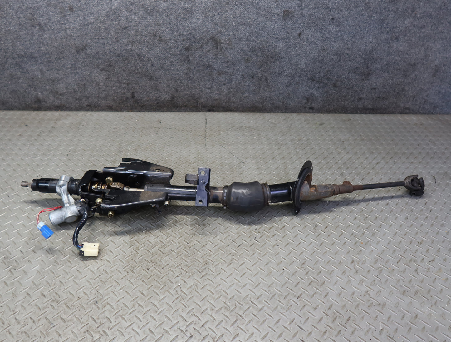84-86 Nissan Z31 300ZX NON Turbo Steering Column w U Joint Shaft Assembly OEM
