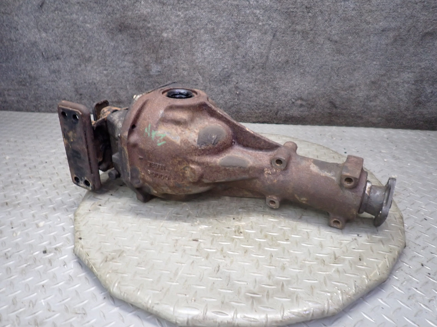 84-87 Nissan Z31 300ZX NA Rear Axle Differential Carrier 3.7 Ratio OEM